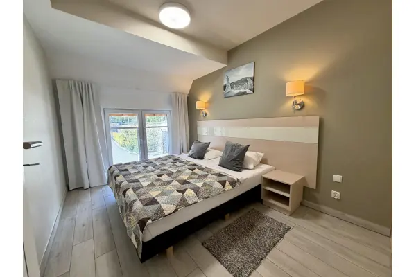 kłodzki, Bystrzyca Kłodzka, Biała Woda, Na Skarpie, Dwupokojowy apartament z miejscem parkingowym w cenie.