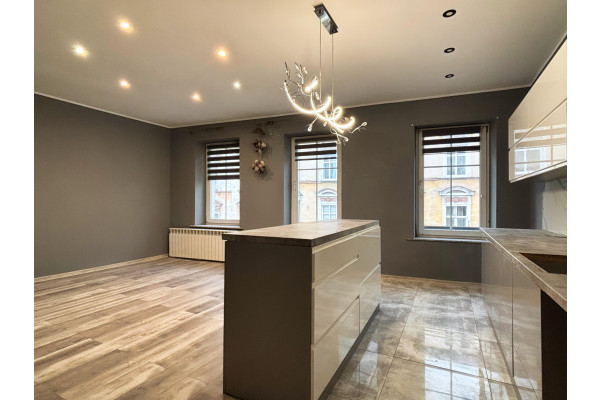 kłodzki, Nowa Ruda, Kolejowa, Przestronne mieszkanie w sąsiedztwie Rynku.