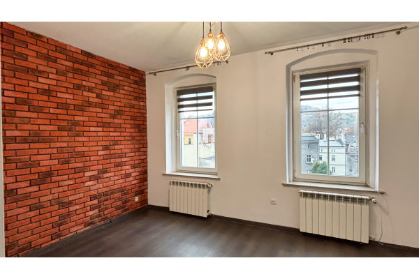 kłodzki, Nowa Ruda, Kolejowa, Przestronne mieszkanie w sąsiedztwie Rynku.