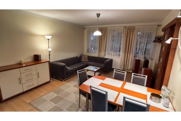 kłodzki, Kłodzko, Myśliwska, Trzypokojowe mieszkanie z miejscem postojowym w garażu.