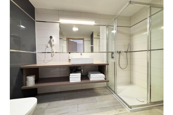 kłodzki, Bystrzyca Kłodzka, Biała Woda, Na Skarpie, Apartament z aneksem i sypialnią - Resort Czarna G&oacute;ra