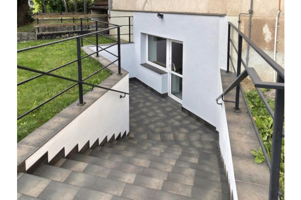 kłodzki, Kłodzko, Harcerzy, Lokal usługowy 45,21 m&sup2; &ndash; Kłodzko, ul. Harcerzy