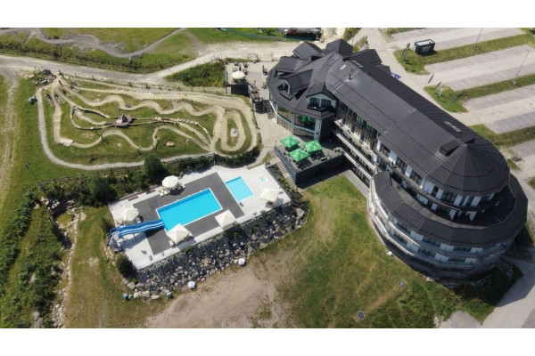 kłodzki, Stronie Śląskie, Sienna, Apartament w Czarnej Perle z widokiem na Czarną G&oacute;rę.