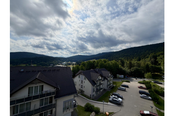 kłodzki, Bystrzyca Kłodzka, Biała Woda, Na Skarpie, Apartament z sypialnią i widokiem na g&oacute;ry.