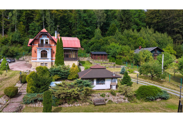 kłodzki, Bystrzyca Kłodzka, Długopole-Zdr&oacute;j, Leśna, Wyjątkowa XIX-wieczna Willa &bdquo;Leśny Dw&oacute;r&rdquo; w Długopolu-Zdroju.