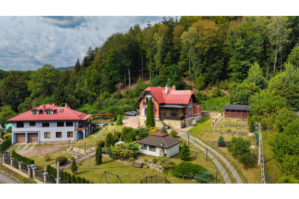 kłodzki, Bystrzyca Kłodzka, Długopole-Zdr&oacute;j, Leśna, Wyjątkowa XIX-wieczna Willa &bdquo;Leśny Dw&oacute;r&rdquo; w Długopolu-Zdroju.