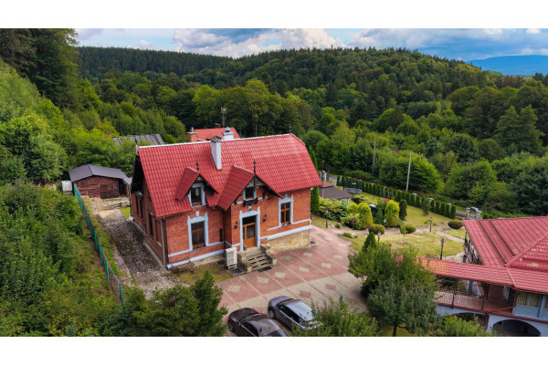 kłodzki, Bystrzyca Kłodzka, Długopole-Zdr&oacute;j, Leśna, Wyjątkowa XIX-wieczna Willa &bdquo;Leśny Dw&oacute;r&rdquo; w Długopolu-Zdroju.